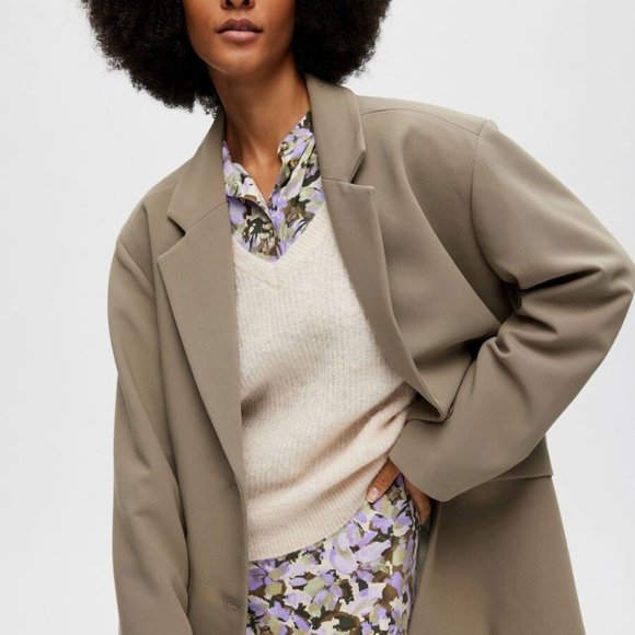 Umbra Wool & Mohair-Blend Knit V-Neck Sweater In Oatmeal - Picture 4 of 13